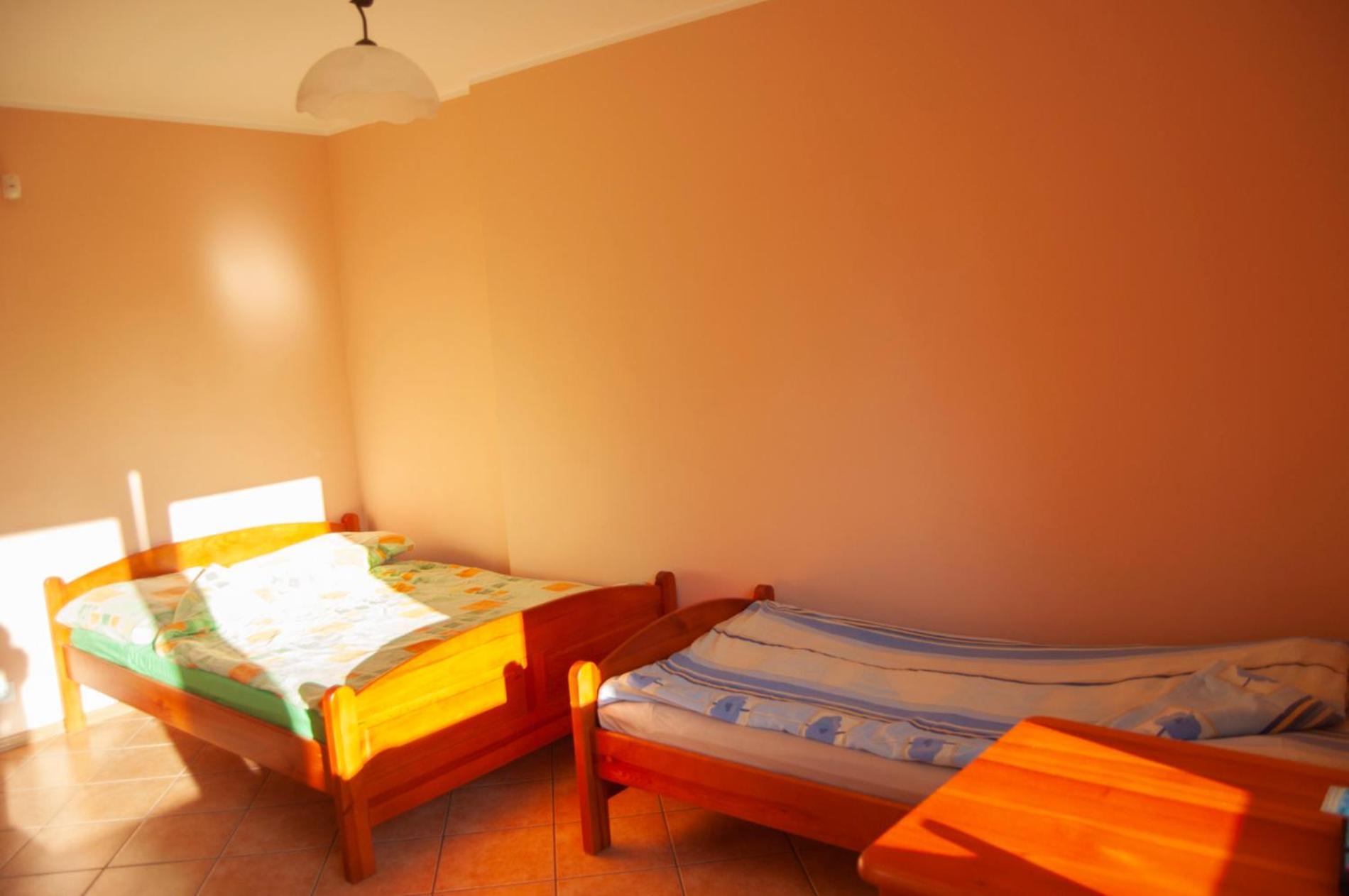 Jantar Pokoje I Domki U Reni Habitación foto